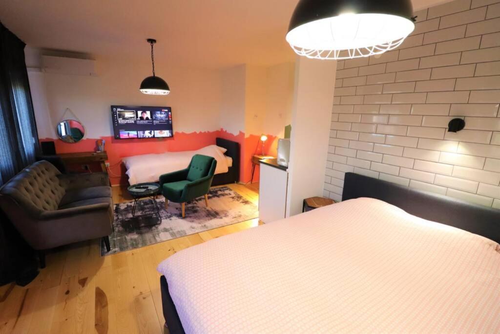 Apartment Emma,between Bus And Train Station,netflix,speed Wi-fi Zagreb