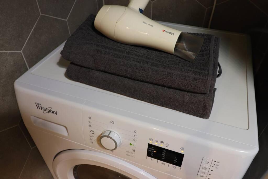 Emma,between Bus And Train Station,netflix,speed Wi-fi Apartment Zagreb