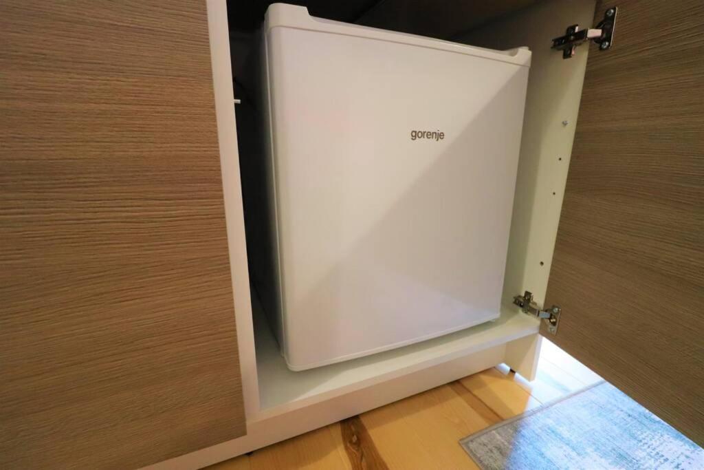 Emma,between Bus And Train Station,netflix,speed Wi-fi Apartment Zagreb