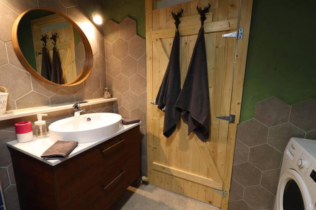 Apartment Emma,between Bus And Train Station,netflix,speed Wi-fi